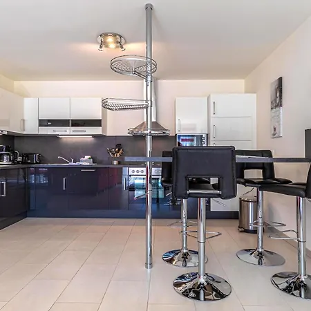 Leonie - In Der Hafenresidenz Mit Terrasse & Wellness