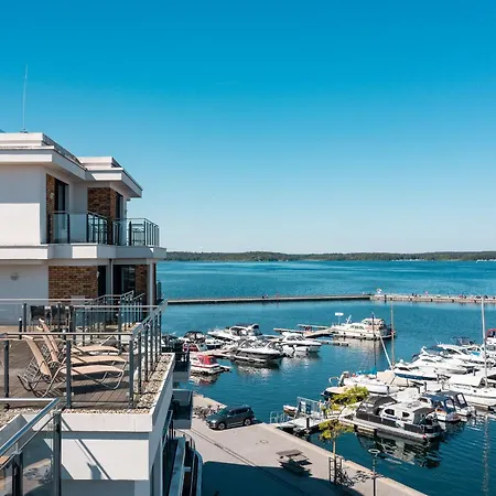 Leonie - In Der Hafenresidenz Mit Terrasse & Wellness * Waren (Mueritz)